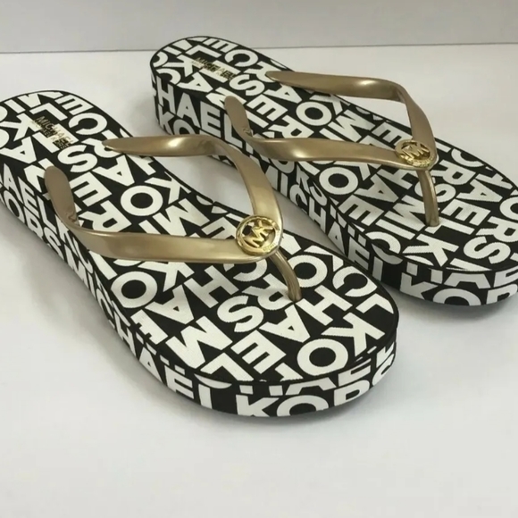 🥰Women's Michael Kors Bedford Platform Wedge Logo Flip Flop Black Gold - Picture 1 of 3